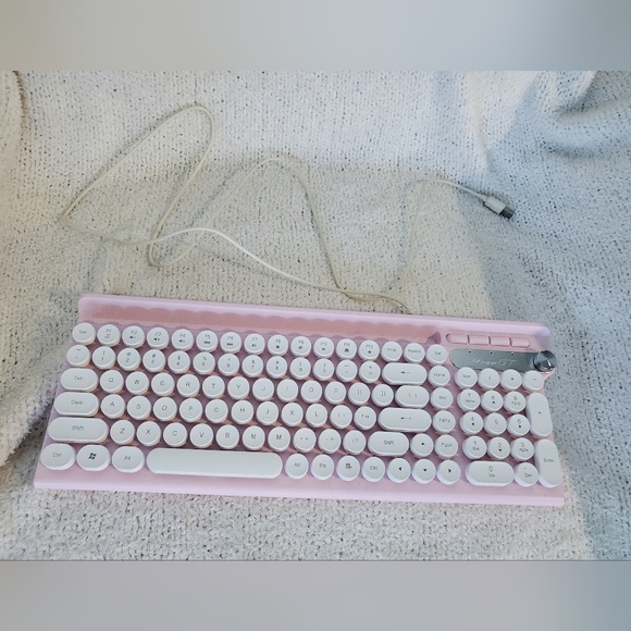 Pink Wired Keyboard - Picture 1 of 5